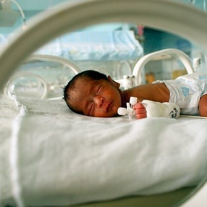 El Futuro se ve más Brillante para los Bebés Prematuros Gracias a la Investigación con Células Madre y los Intestinos Diseñados por Tejidos